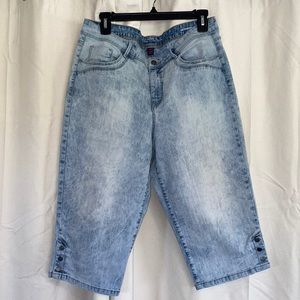 Gloria Vanderbilt Skimmers with All-Around Slimming Effect. Acid wash. Size 12.
